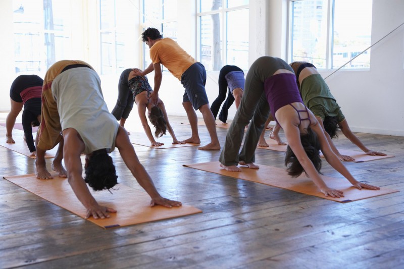 Yoga và những mặt tối không phải ai cũng nhận ra: Những đụng chạm khiếm nhã từ giáo viên khiến người thực hành phải "đỏ mặt" - Ảnh 4. Yoga và những mặt tối không phải ai cũng nhận ra: Những đụng chạm khiếm nhã từ giáo viên khiến người thực hành phải "đỏ mặt" - Ảnh 4.