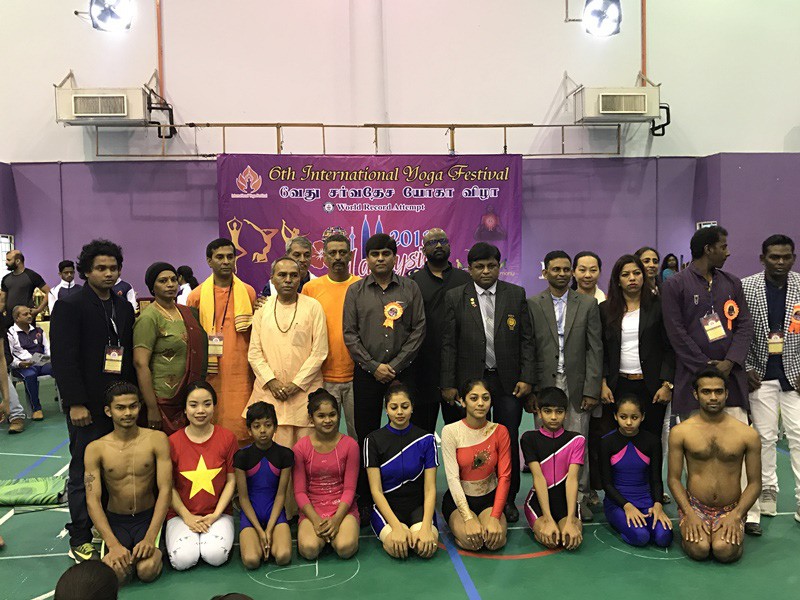 Câu chuyện đời thay đổi khi ta thay đổi của cô gái vàng Yoga VN: Bài học từ thủ tướng Ấn Độ - Ảnh 4. Câu chuyện đời thay đổi khi ta thay đổi của cô gái vàng Yoga VN: Bài học từ thủ tướng Ấn Độ - Ảnh 4.