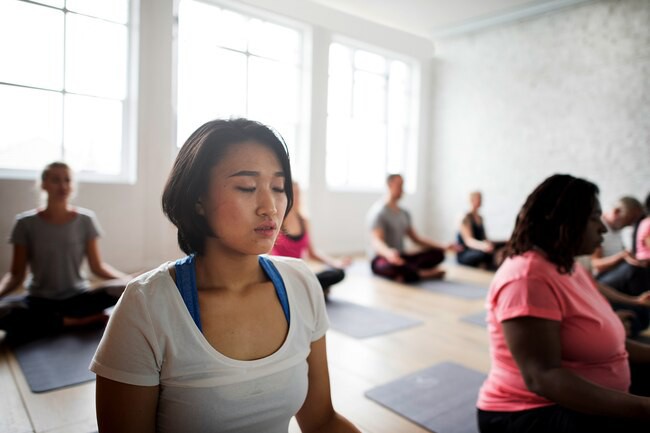 Lợi ích tuyệt vời cho sức khỏe khi bạn tập yoga - Ảnh 1. Lợi ích tuyệt vời cho sức khỏe khi bạn tập yoga - Ảnh 1.