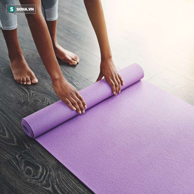 Tôi là một giáo viên yoga và đây chính là cách tôi làm mỗi ngày để giảm đau lưng - Ảnh 1. Tôi là một giáo viên yoga và đây chính là cách tôi làm mỗi ngày để giảm đau lưng - Ảnh 1.