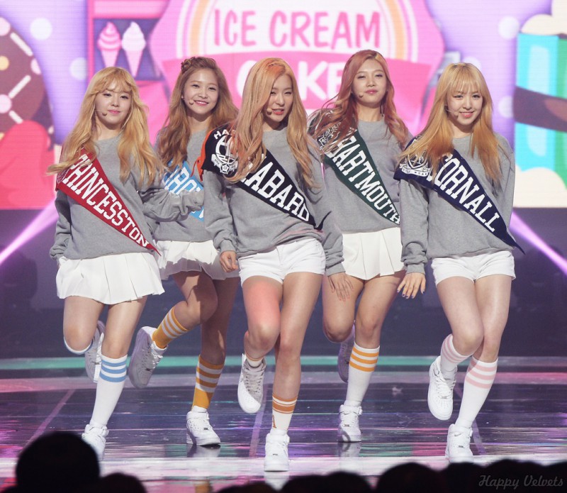 Nhung ca khuc suyt bi cam vi co dong tac vu dao kheu goi hinh anh 2 happyvelvetsmnet1.jpg