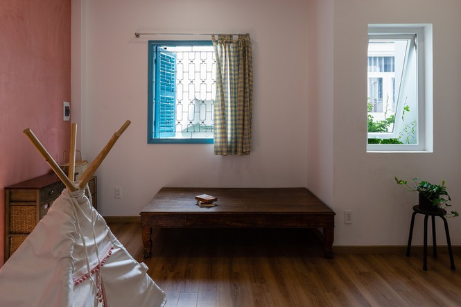 Nhà nhỏ trong hẻm lột xác sau cải tạo, được báo Tây khen nức nở - Ảnh 8. Nhà nhỏ trong hẻm lột xác sau cải tạo, được báo Tây khen nức nở - Ảnh 8.