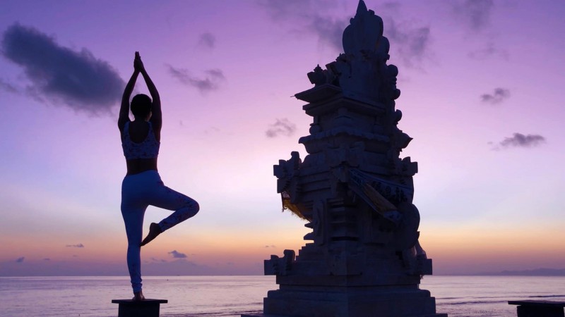 Bộ ảnh tập Yoga vòng quanh thế giới tuyệt đẹp, danh tính của nhân vật chính còn gây bất ngờ hơn - Ảnh 1. Bộ ảnh tập Yoga vòng quanh thế giới tuyệt đẹp, danh tính của nhân vật chính còn gây bất ngờ hơn - Ảnh 1.