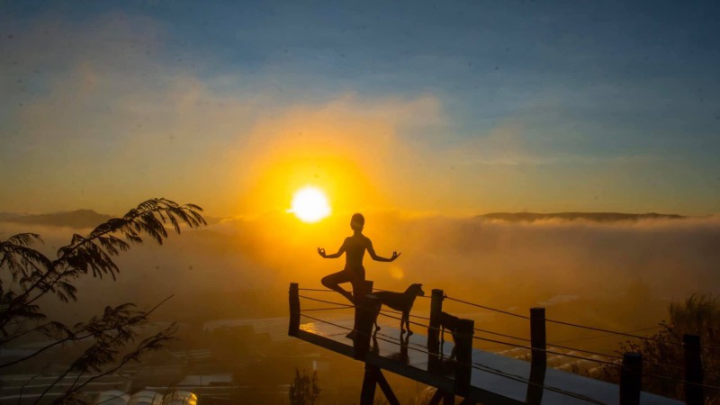 Bộ ảnh tập Yoga vòng quanh thế giới tuyệt đẹp, danh tính của nhân vật chính còn gây bất ngờ hơn - Ảnh 4. Bộ ảnh tập Yoga vòng quanh thế giới tuyệt đẹp, danh tính của nhân vật chính còn gây bất ngờ hơn - Ảnh 4.