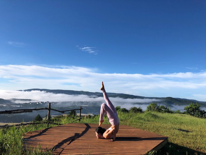 Bộ ảnh tập Yoga vòng quanh thế giới tuyệt đẹp, danh tính của nhân vật chính còn gây bất ngờ hơn - Ảnh 14. Bộ ảnh tập Yoga vòng quanh thế giới tuyệt đẹp, danh tính của nhân vật chính còn gây bất ngờ hơn - Ảnh 14.