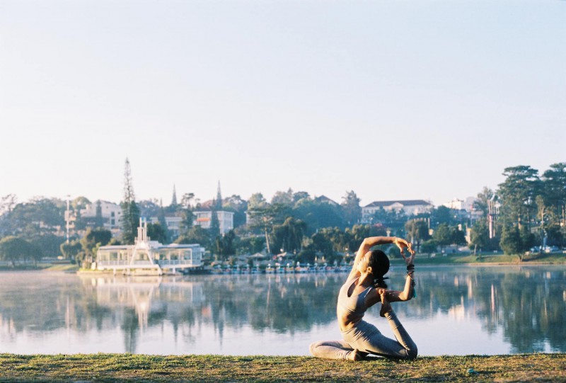 Bộ ảnh tập Yoga vòng quanh thế giới tuyệt đẹp, danh tính của nhân vật chính còn gây bất ngờ hơn - Ảnh 17. Bộ ảnh tập Yoga vòng quanh thế giới tuyệt đẹp, danh tính của nhân vật chính còn gây bất ngờ hơn - Ảnh 17.