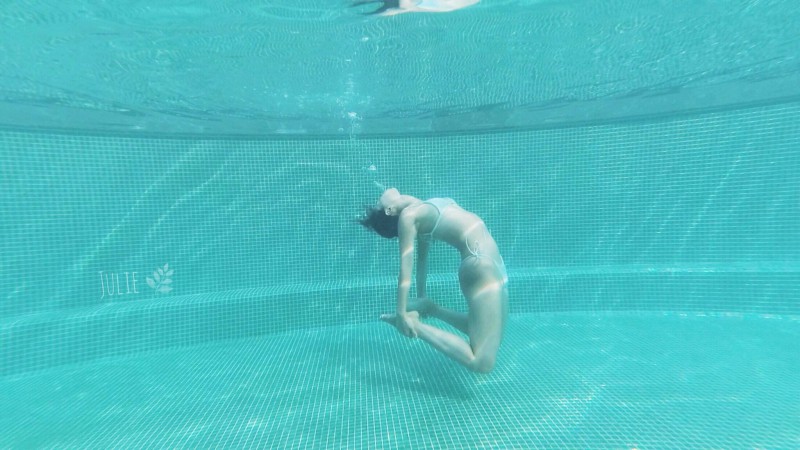 Bộ ảnh tập Yoga vòng quanh thế giới tuyệt đẹp, danh tính của nhân vật chính còn gây bất ngờ hơn - Ảnh 22. Bộ ảnh tập Yoga vòng quanh thế giới tuyệt đẹp, danh tính của nhân vật chính còn gây bất ngờ hơn - Ảnh 22.