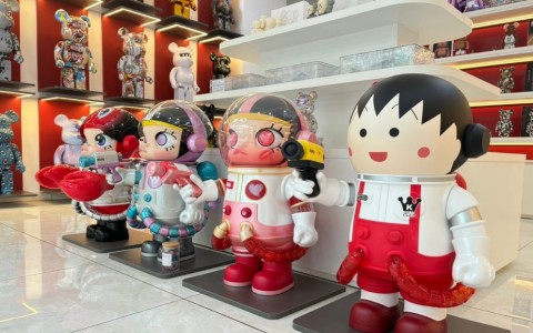 Chiêm ngưỡng nghệ thuật đồ chơi tinh tế và đậm chất văn hóa đường phố tại Showroom SuperHype trong khu đô thị Sala