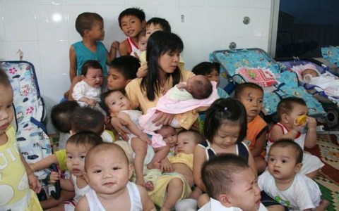 Kỷ Lục Gia Huỳnh Tiểu Hương "làn hương nhỏ" mang yêu thương đến những đứa trẻ mồ côi