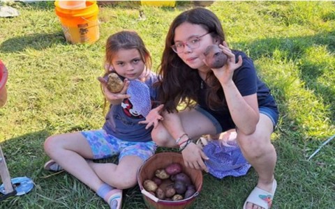 Mong muốn cho các con một tuổi thơ yên bình, “Youtuber” Nhân Nguyễn tìm chút hương vị đồng quê Việt trên đất Mỹ