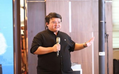 Johnny P Huynh - Cầu nối vững chắc cho hành trình định cư Mỹ