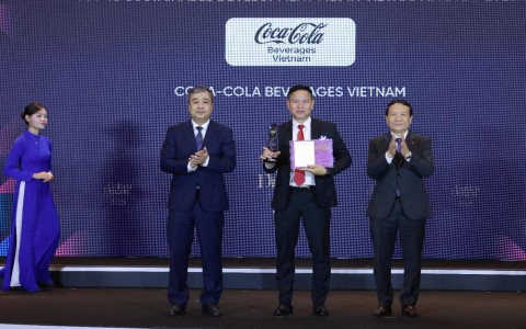 Công ty Coca-Cola Việt Nam được vinh danh là một trong 10 doanh nghiệp bền vững hàng đầu Việt Nam