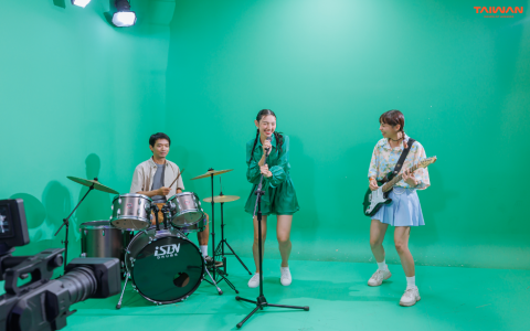 Theo chân Thuỳ Tiên khám phá xứ Đài trong video quảng bá du lịch Đài Loan