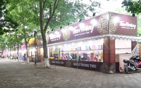 Tấp nập người bán, thưa thớt người mua