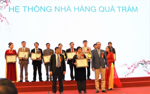 Hệ thống Nhà hàng Quả Trám được Vinh danh Doanh nghiệp tiểu biểu vì cộng đồng năm 2020