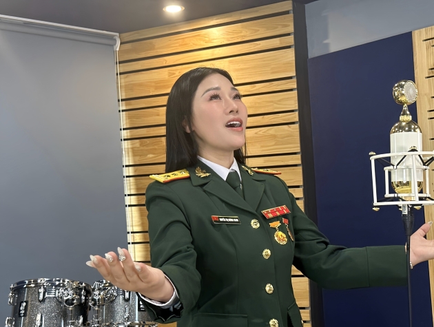 Kỷ niệm 79 năm Ngày thành lập Quân đội Nhân dân Việt Nam: NSƯT Hương Giang ra mắt MV “Âm vang Trường Sơn”